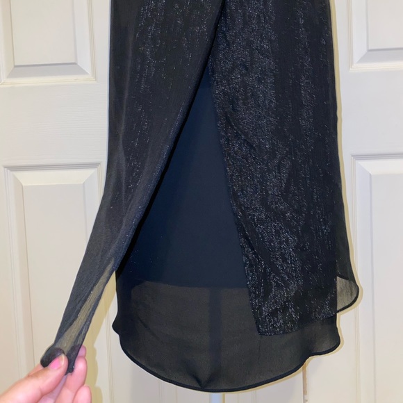 Shimmer Split Back Sleeveless Top - Picture 6 of 6